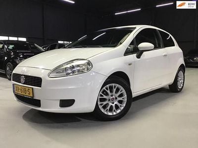 Wit (metallic) Gebruikt 2009 Fiat Grande Punto Active Hatchback | € 1.999 (Eerlijke prijs)