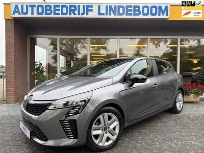 Grijs Gebruikt 2025 Renault Clio V Evolution Hatchback | € 19.950 (Eerlijke prijs)