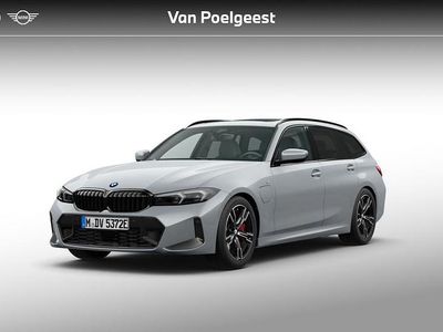 Grijs Nieuw 2025 BMW 330e Comfort Edition Stationwagen | € 72.693 (Eerlijke prijs)