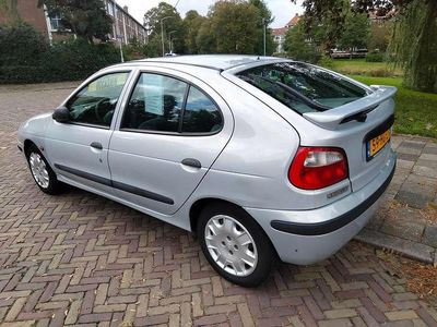 Occasion Renault Mégane Authentique 107 PK (78 kW) 2001 Grijs Hatchback