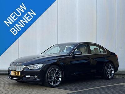 Zwart (metallic) Occasion 2013 BMW 320 Executive Sedan | € 10.950 (Goede deal)