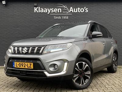 Grijs Gebruikt 2021 Suzuki Vitara Style SUV | € 20.450 (Eerlijke prijs)