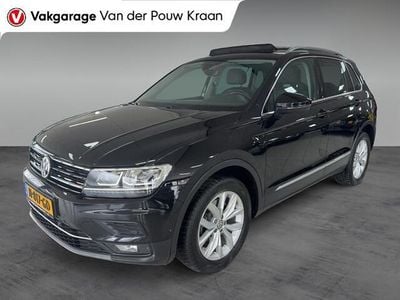 Zwart Occasion 2017 VW Tiguan Highline SUV | € 24.945 (Goede deal)