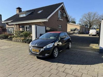 Zwart Gebruikt 2012 Peugeot 208 Allure Hatchback | € 4.500 (Eerlijke prijs)