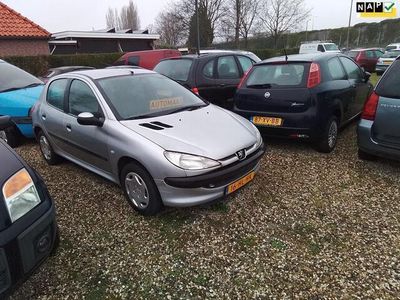 tweedehands Peugeot 206 1.6-16V XT automaat Airco 5 DRS Zeer Lux.s