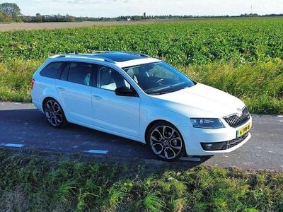 Wit Occasion 2014 Skoda Octavia vRS Stationwagen | € 11.499 (Duur)