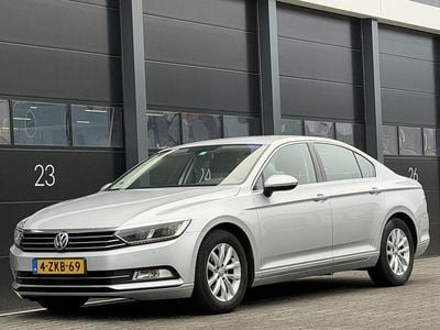 Grijs Occasion 2015 VW Passat Sedan | € 9.950 (Duur)