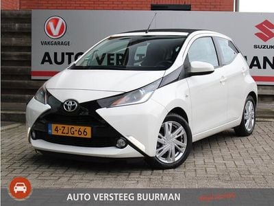 Wit Gebruikt 2015 Toyota Aygo X-wave Hatchback | € 7.750 (Eerlijke prijs)
