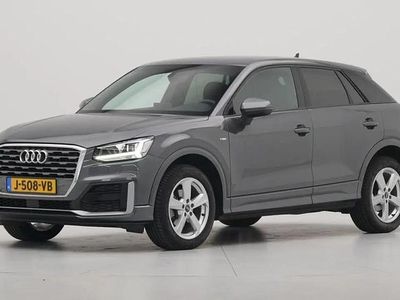 Daytona grijs lederen versnellingspook Gebruikt 2020 Audi Q2 S-Line SUV | € 26.440