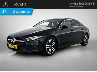 Donker kosmoszwart metaalkleur metallic Occasion 2020 Mercedes A180 Business Sedan | € 26.945 (Eerlijke prijs)