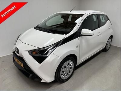 Wit Occasion 2019 Toyota Aygo X-play Hatchback | € 13.249 (Eerlijke prijs)