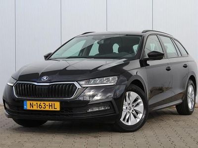 Zwart Occasion 2021 Skoda Octavia Business Line Stationwagen | € 23.499 (Iets duurder)