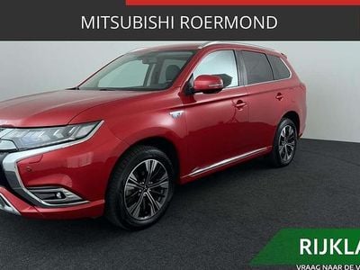 Rood Occasion 2019 Mitsubishi Outlander P-HEV Intense SUV | € 18.480 (Eerlijke prijs)