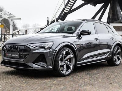 Grijs (metallic) Occasion 2021 Audi e-tron Comfort SUV | € 54.995