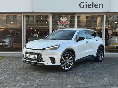 Wit (metallic) Gebruikt 2024 Lexus LBX SUV | € 34.700 (Eerlijke prijs)