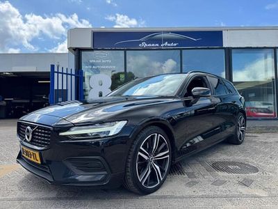 Zwart, metallic lak Gebruikt 2022 Volvo V60 R-Design Momentum Stationwagen | € 20.950 (Goede deal)
