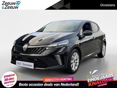 Donker sterzwart gne Gebruikt 2024 Renault Clio V Evolution Hatchback | € 19.235 (Eerlijke prijs)