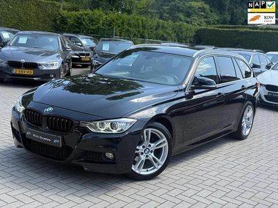 Zwart, metallic lak Occasion 2013 BMW 320 Executive Stationwagen | € 9.950 (Eerlijke prijs)