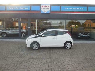 tweedehands Toyota Aygo 5drs 1.0 benz vvt-i x play bj. 06/2020 9519 km wit