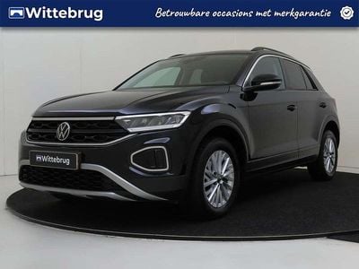 Zwart Occasion 2022 VW T-Roc Life SUV | € 21.425 (Goede deal)
