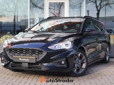 Zwart Occasion 2022 Ford Focus ST-Line Stationwagen | € 15.900 (Goede deal)