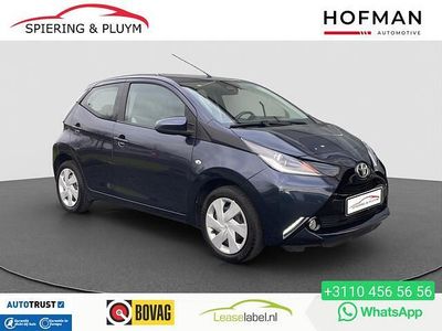 Occasion Toyota Aygo X-play 69 PK (50 kW) 2017 Blauw Hatchback