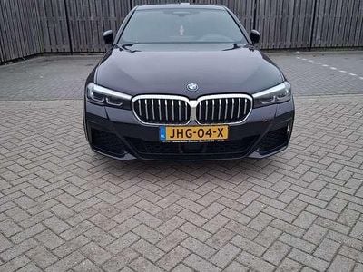 Zwart Occasion 2023 BMW 520 Sedan | € 46.500
