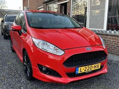 Rood Occasion 2016 Ford Fiesta Sport Sedan | € 5.995 (Eerlijke prijs)