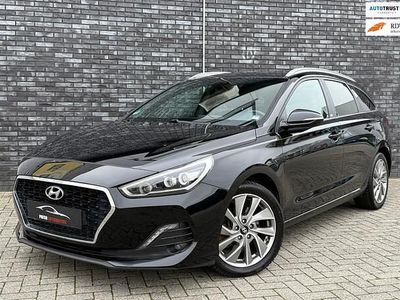 Zwart (metallic) Gebruikt 2019 Hyundai i30 Premium Stationwagen | € 16.900 (Eerlijke prijs)