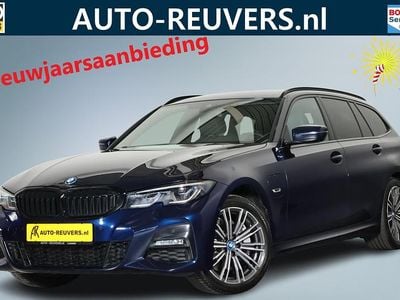 Blauw (metallic) Gebruikt 2022 BMW 330e M Sport Stationwagen | € 33.900 (Goede deal)