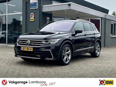 Zwart Gebruikt 2021 VW Tiguan R-line SUV | € 33.950 (Eerlijke prijs)