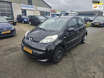 tweedehands Peugeot 107 1.0-12V XS Bj:2008 NAP!