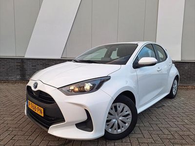 Wit Gebruikt 2022 Toyota Yaris Hybrid Active Hatchback | € 20.949 (Eerlijke prijs)
