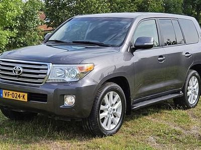 Toyota Land Cruiser V8