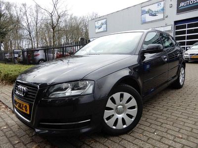 Grijs (metallic) Gebruikt 2011 Audi A3 Sportback Attraction Hatchback | € 6.450 (Eerlijke prijs)