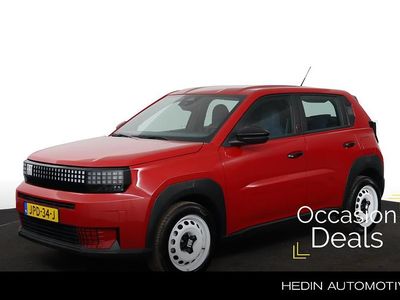 Rood Nieuw 2025 Fiat Grande Panda Red Hatchback | € 26.039 (Eerlijke prijs)