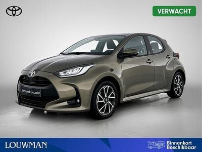 Bruin metallic Occasion 2023 Toyota Yaris Hatchback | € 22.950 (Eerlijke prijs)