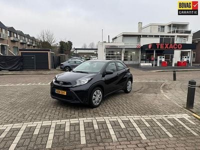 Zwart Occasion 2024 Toyota Aygo X Play SUV | € 18.950 (Eerlijke prijs)