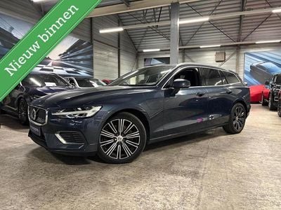Blauw (metallic) Gebruikt 2021 Volvo V60 Inscription Stationwagen | € 25.750 (Super prijs)
