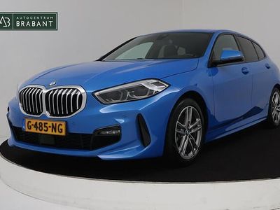 Blauw (metallic) Gebruikt 2019 BMW 118 Executive Hatchback | € 18.945 (Eerlijke prijs)