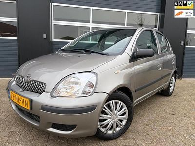 Occasion Toyota Yaris 87 PK (63 kW) 2004 Grijs Hatchback