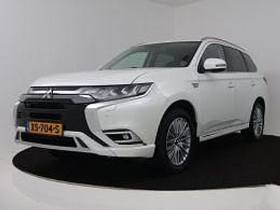 Occasion Mitsubishi Outlander Intense+ 240 PK (176 kW) 2019 Licht wit parelmoer SUV