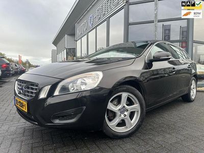 tweedehands Volvo V60 1.6 T3 Momentum | Navi | Cruise | PDC | Trekhaak |