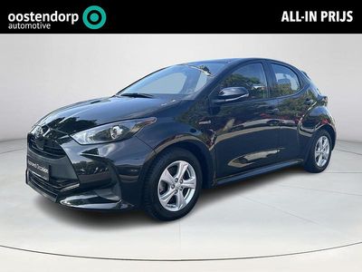 Zwart Gebruikt 2021 Toyota Yaris Hybrid Active Hatchback | € 21.949 (Iets duurder)