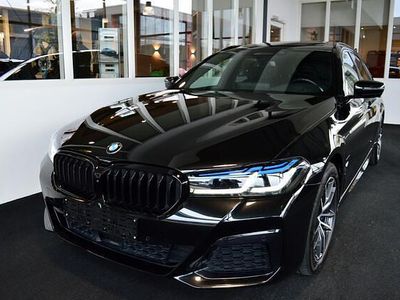 Zwart (metallic) Occasion 2021 BMW 530e Comfort Edition Stationwagen | € 42.900 (Duur)