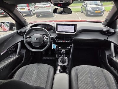 Rood Occasion 2024 Peugeot 2008 Allure SUV | € 21.500 (Goede deal)
