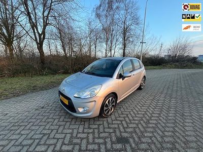 Grijs (metallic) Occasion 2010 Citroën C3 Dynamique Hatchback | € 2.350 (Eerlijke prijs)