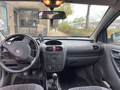 Groen Gebruikt 2001 Opel Corsa Elegance Hatchback | € 999 (Eerlijke prijs)