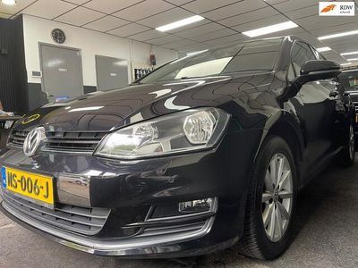 Zwart, metallic lak Gebruikt 2016 VW Golf VII Trendline Hatchback | € 8.749 (Eerlijke prijs)