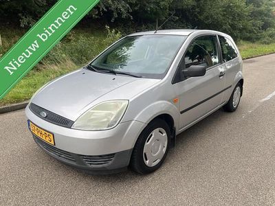 Grijs Gebruikt 2004 Ford Fiesta Style Hatchback | € 1.600 (Eerlijke prijs)